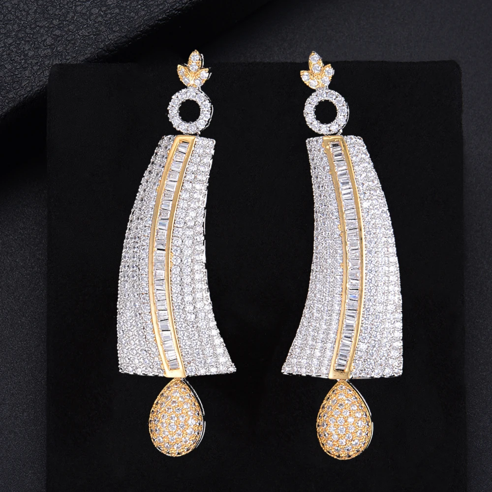 Blachette Popular Teardrop Pendant Shape Geometry Hollow Pierced Full Cubic Zirconia Dangle Earings Bridal Wedding Party Jewelry
Blachette Popular Teardrop Pendant Shape Geometry Hollow Pierced Full Cubic Zirconia Dangle Earings Bridal Wedding Party Jewelry