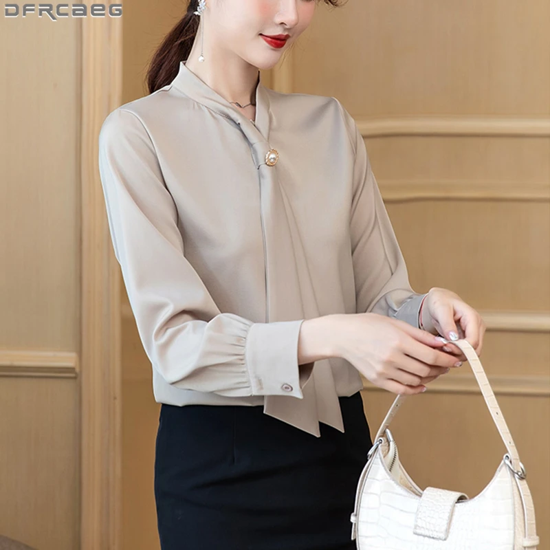 Женская атласная блузка с галстуком-бабочкой, с длинным рукавом
Женская атласная блузка с галстуком-бабочкой, с длинным рукавом