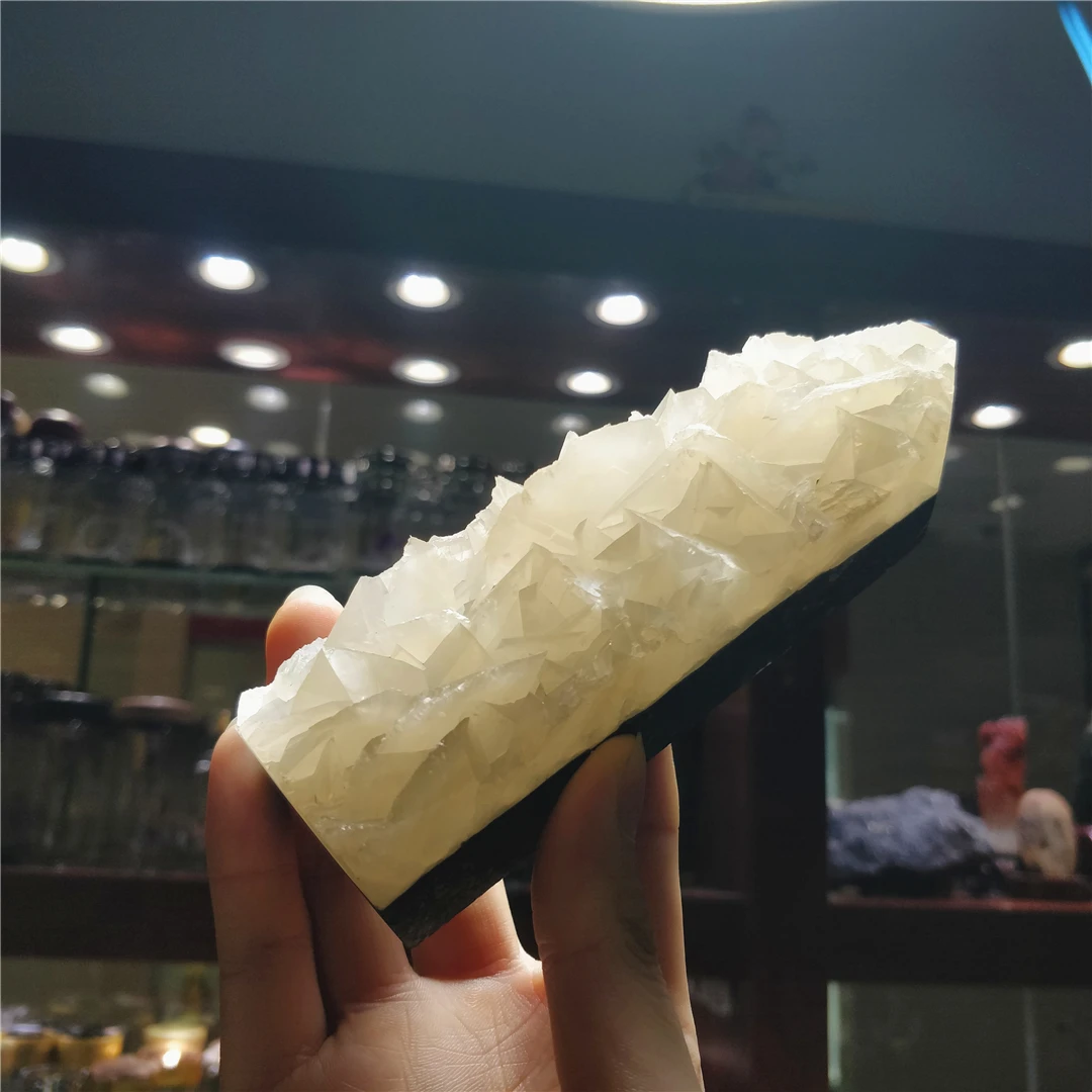 Natural White Calcite Quartz Crystals Wand Raw Rough Point Healing Reiki Ornament House Decorations Modern Mineral Collections
Natural White Calcite Quartz Crystals Wand Raw Rough Point Healing Reiki Ornament House Decorations Modern Mineral Collections