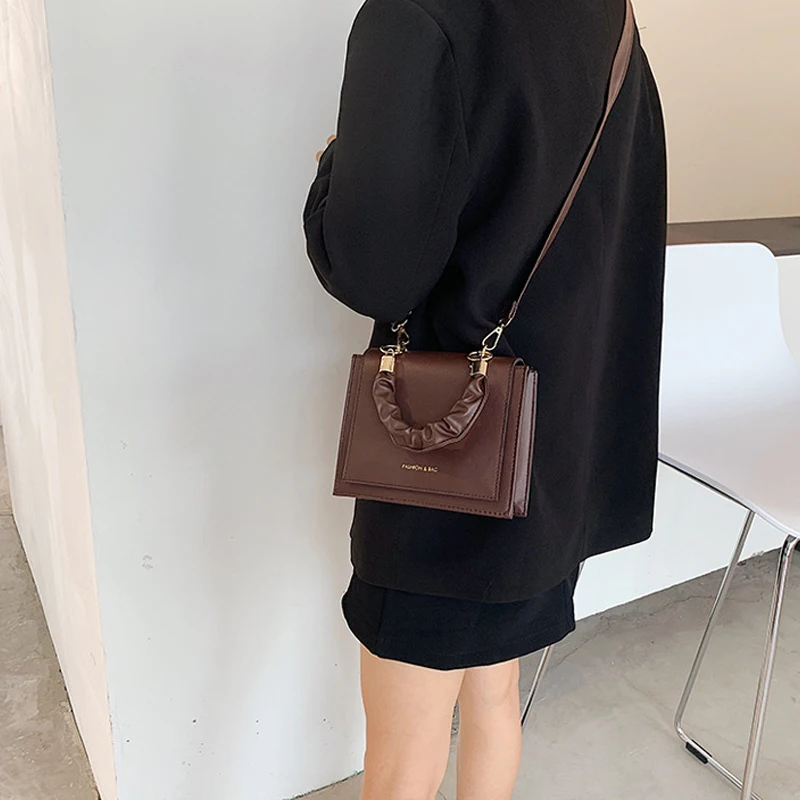 Female Bag 2021 PU Leather Luxury Designer Handbag Solid Color Fashion Simple Crossbody Shoulder Bag Purse Mobile Phone Bag
Female Bag 2021 PU Leather Luxury Designer Handbag Solid Color Fashion Simple Crossbody Shoulder Bag Purse Mobile Phone Bag