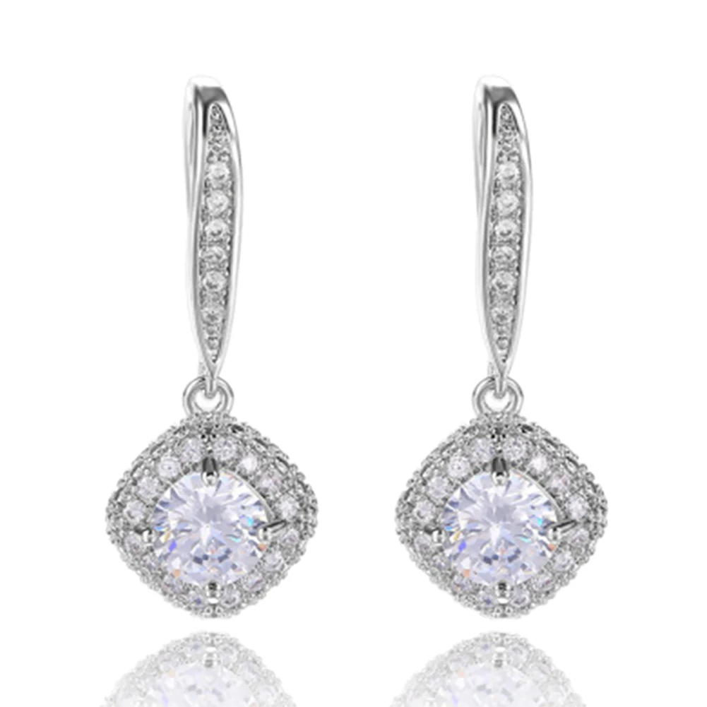 Atmospheric princess-shaped zircon earrings for women girl ear decoration jewelry ornaments 
Atmospheric princess-shaped zircon earrings for women girl ear decoration jewelry ornaments