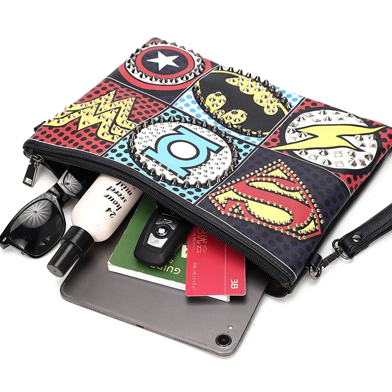 2021 New Fashion men handbag Cartoon Printed shoulder bag for women popular movie bag Rivets Clutch luxury leather handbag men
2021 New Fashion men handbag Cartoon Printed shoulder bag for women popular movie bag Rivets Clutch luxury leather handbag men