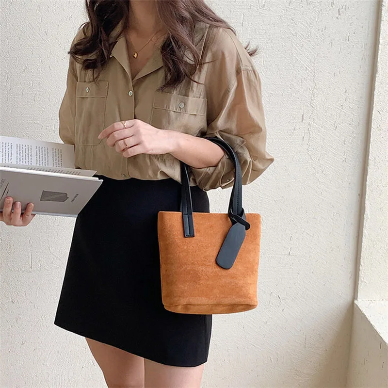 Women's Bag New Autumn Winter Luxury Handbags Simple Versatile Leopard Print Top Handle Fashion Retro Suede Small Square Totes
Women's Bag New Autumn Winter Luxury Handbags Simple Versatile Leopard Print Top Handle Fashion Retro Suede Small Square Totes