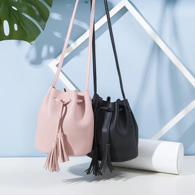 2021 Fashion Women Bucket Bag Vintage Tassel Messenger Bag High Quality Retro Shoulder Bag Simple Crossbody Bag Tote
2021 Fashion Women Bucket Bag Vintage Tassel Messenger Bag High Quality Retro Shoulder Bag Simple Crossbody Bag Tote
