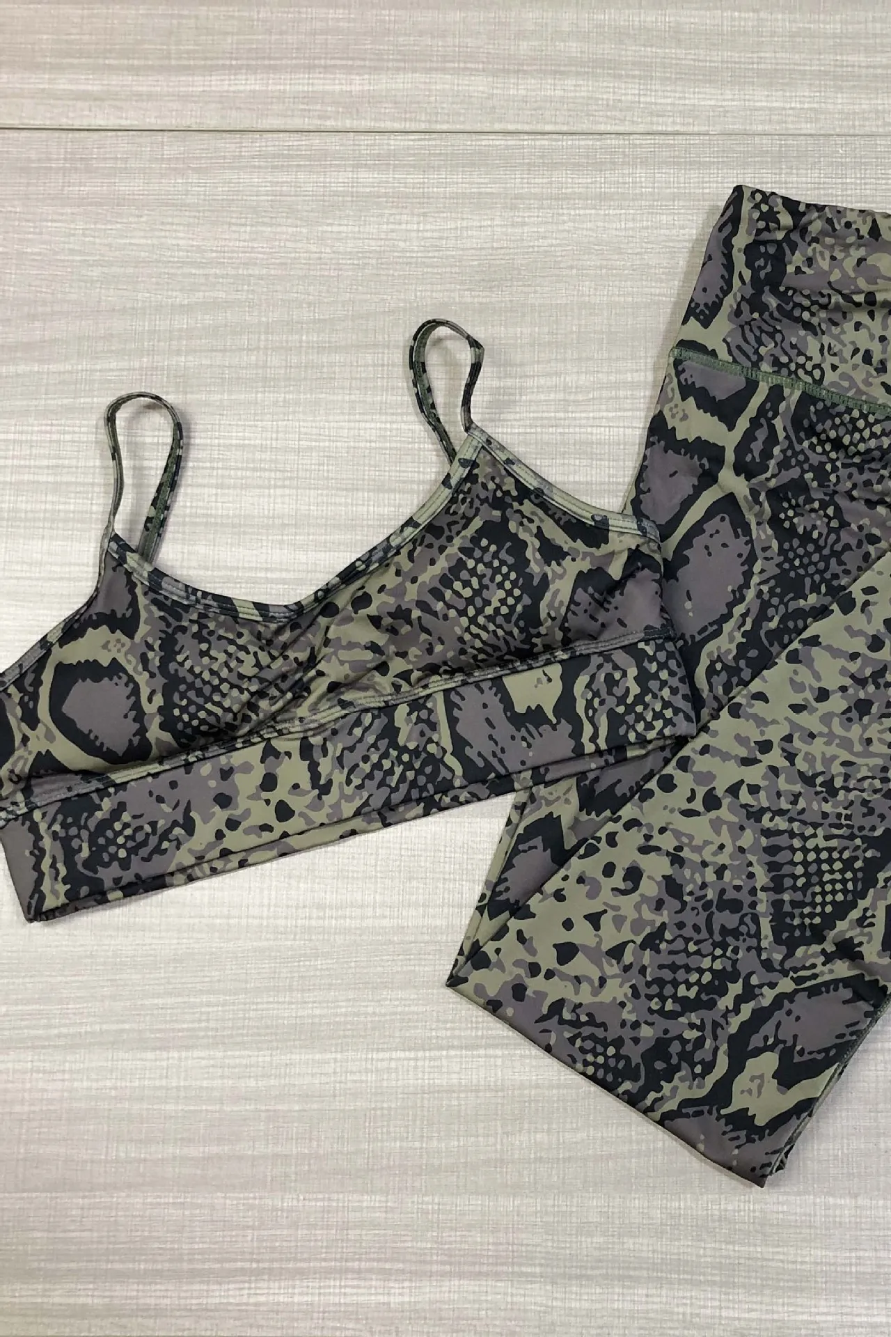 Gym Leggings Set Active Wear Women's Sportswear Fitness Clothing 2021 Sport Outfit for Woman Workout Yoga Set Print XL Fit Snake
Gym Leggings Set Active Wear Women's Sportswear Fitness Clothing 2021 Sport Outfit for Woman Workout Yoga Set Print XL Fit Snake