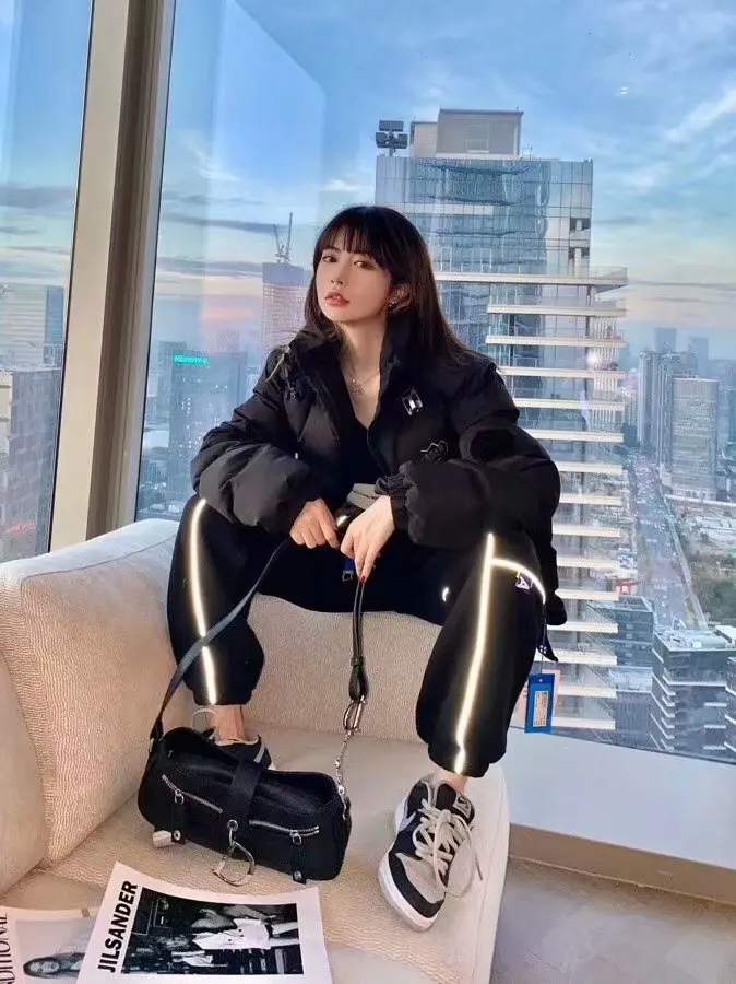 2020 Women Hight Waist Elastic Cotton Sport Light Stripe Pant Pencil Pants Trouser Autumn Winter Long Loose Sweatpant Streetwear
2020 Women Hight Waist Elastic Cotton Sport Light Stripe Pant Pencil Pants Trouser Autumn Winter Long Loose Sweatpant Streetwear