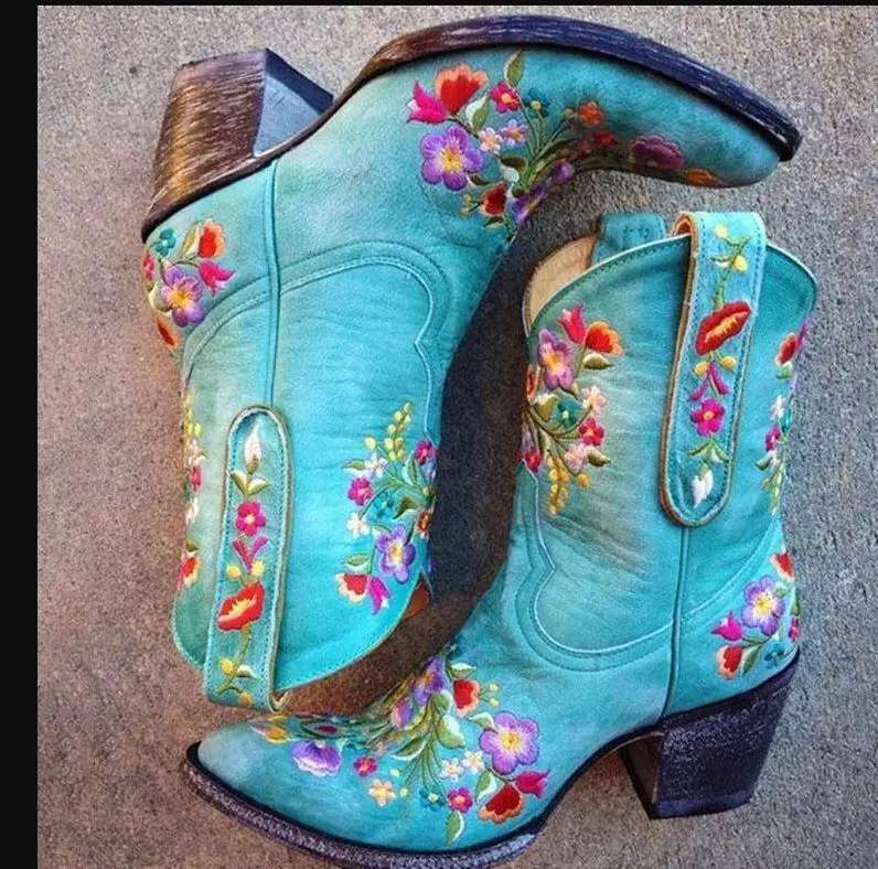 Autumn and new large embroidered medium boots winter 2021 national style thick heel embroidered boots
Autumn and new large embroidered medium boots winter 2021 national style thick heel embroidered boots