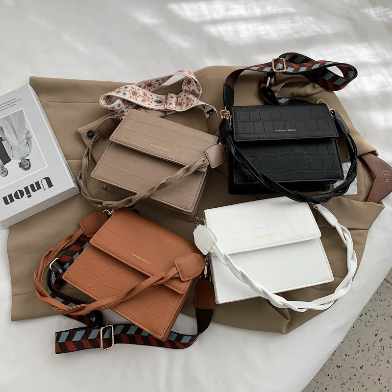 New Fashion Letter Designer Crossbody Bags For Women 2020 Retro Stone Pattern Leather Shoulder Bag Luxury Solid Female Handbags
New Fashion Letter Designer Crossbody Bags For Women 2020 Retro Stone Pattern Leather Shoulder Bag Luxury Solid Female Handbags