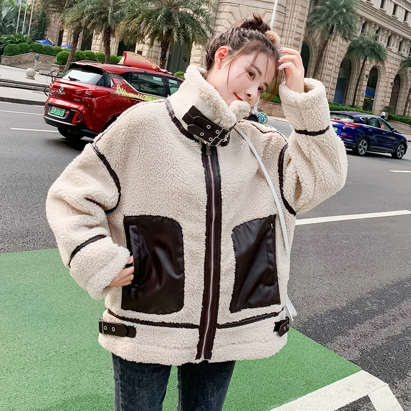Tide Locomotive Style Jacket For Women Fashion Street Faux Lamb Wool Stand Collar Thicken Warm Mujer Winter Splicing Coats Ins
Tide Locomotive Style Jacket For Women Fashion Street Faux Lamb Wool Stand Collar Thicken Warm Mujer Winter Splicing Coats Ins