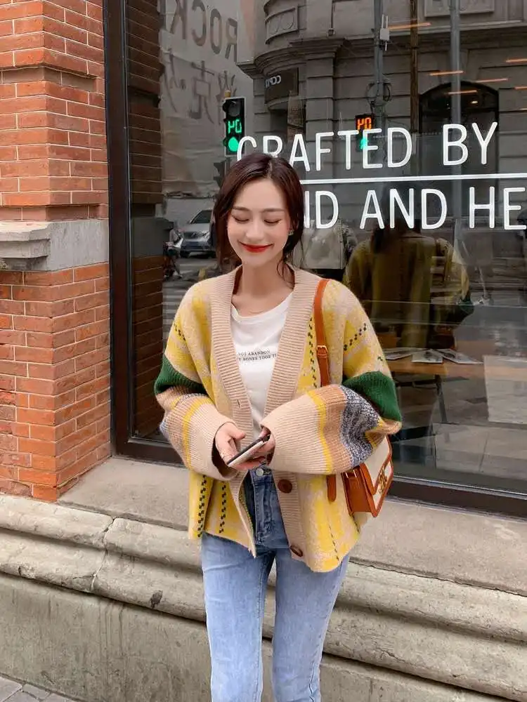 Womens New Korean Fashion Single-breasted Outwear 2021 Loose Retro Patchwork Spring Autumn V-neck Button Sweater Cardigan
Womens New Korean Fashion Single-breasted Outwear 2021 Loose Retro Patchwork Spring Autumn V-neck Button Sweater Cardigan