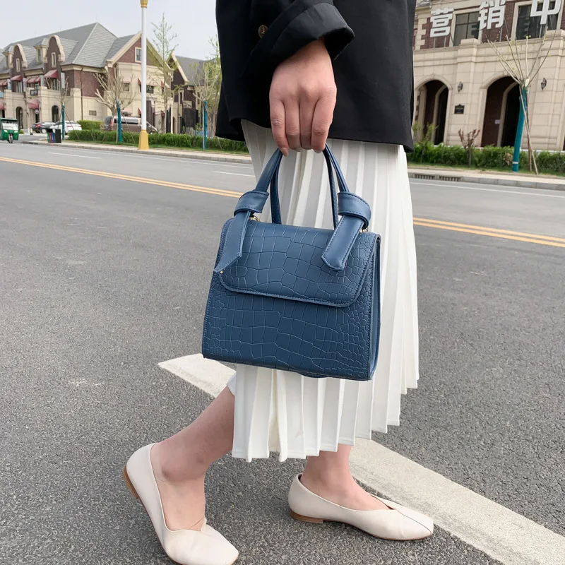 New small satchel women's 2021 new Korean foreign trade style portable crocodile shoulder bag small square bag
New small satchel women's 2021 new Korean foreign trade style portable crocodile shoulder bag small square bag