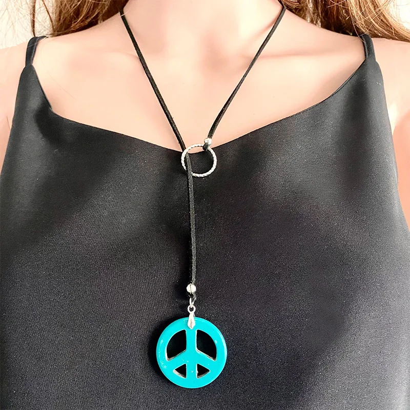 Western Cowboy Velvet Rope Turquoise Teeth Round Cutout Hollow Pendant Adjustable Necklace for Women BOHO Statement Jewelry
Western Cowboy Velvet Rope Turquoise Teeth Round Cutout Hollow Pendant Adjustable Necklace for Women BOHO Statement Jewelry