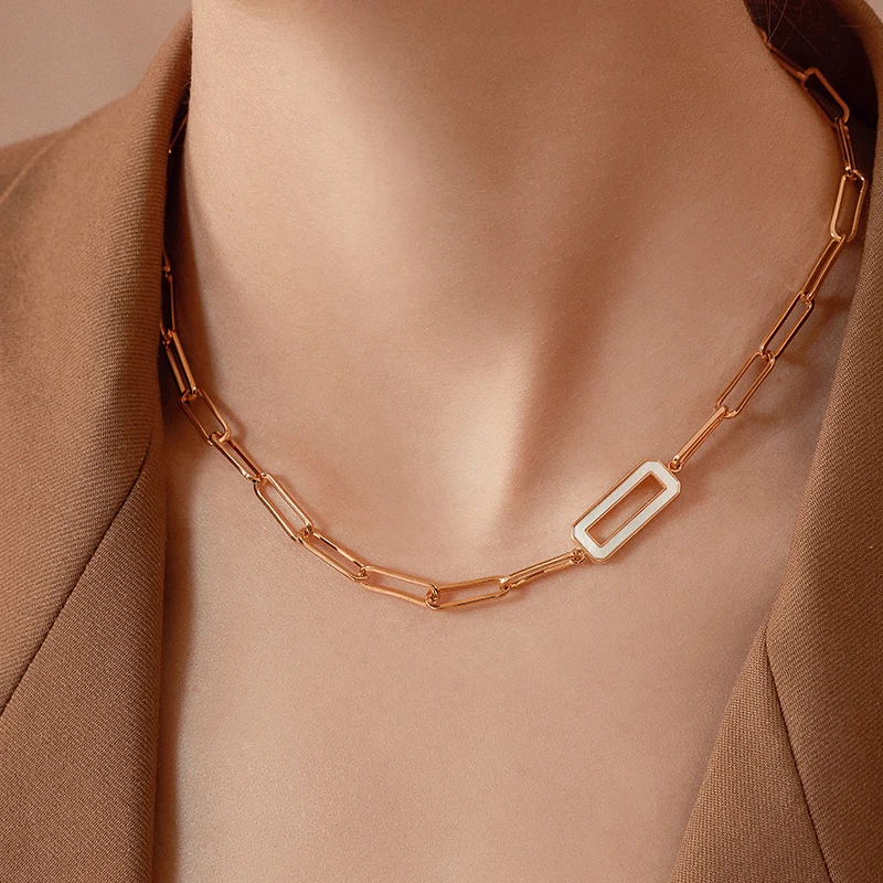 New Square Ring Buckle Necklace Women's 18k Gold Plating Trend Unique Original Design Personalized Fashion Charm Women's Jewelry
New Square Ring Buckle Necklace Women's 18k Gold Plating Trend Unique Original Design Personalized Fashion Charm Women's Jewelry