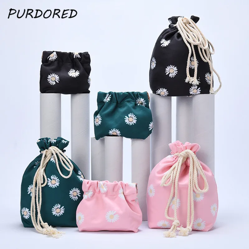 PURDORED 1 шт. Женская мини-сумка для губной помады с цветком маргаритки, косметичка на шнурке, дорожный органайзер для макияжа, чехол, косметичк...
PURDORED 1 шт. Женская мини-сумка для губной помады с цветком маргаритки, косметичка на шнурке, дорожный органайзер для макияжа, чехол, косметичк...