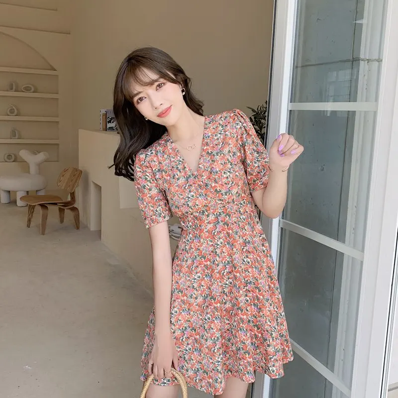 Женское винтажное платье с цветочным принтом, Элегантное повседневное платье мини с коротким рукавом и v-образным вырезом, вечерние платья ...
Женское винтажное платье с цветочным принтом, Элегантное повседневное платье мини с коротким рукавом и v-образным вырезом, вечерние платья ...
