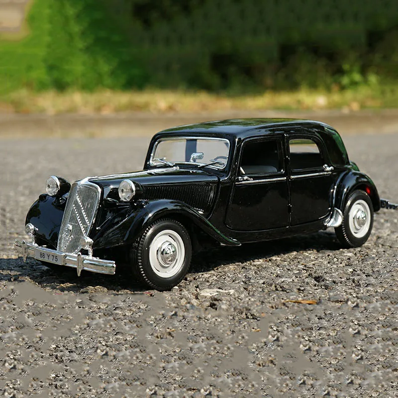1/18 Scale Diecast Alloy Car 1952 Citroen Classic Vehicle Model Adult Child Toys Collectible Gifts Souvenir Display Show
1/18 Scale Diecast Alloy Car 1952 Citroen Classic Vehicle Model Adult Child Toys Collectible Gifts Souvenir Display Show