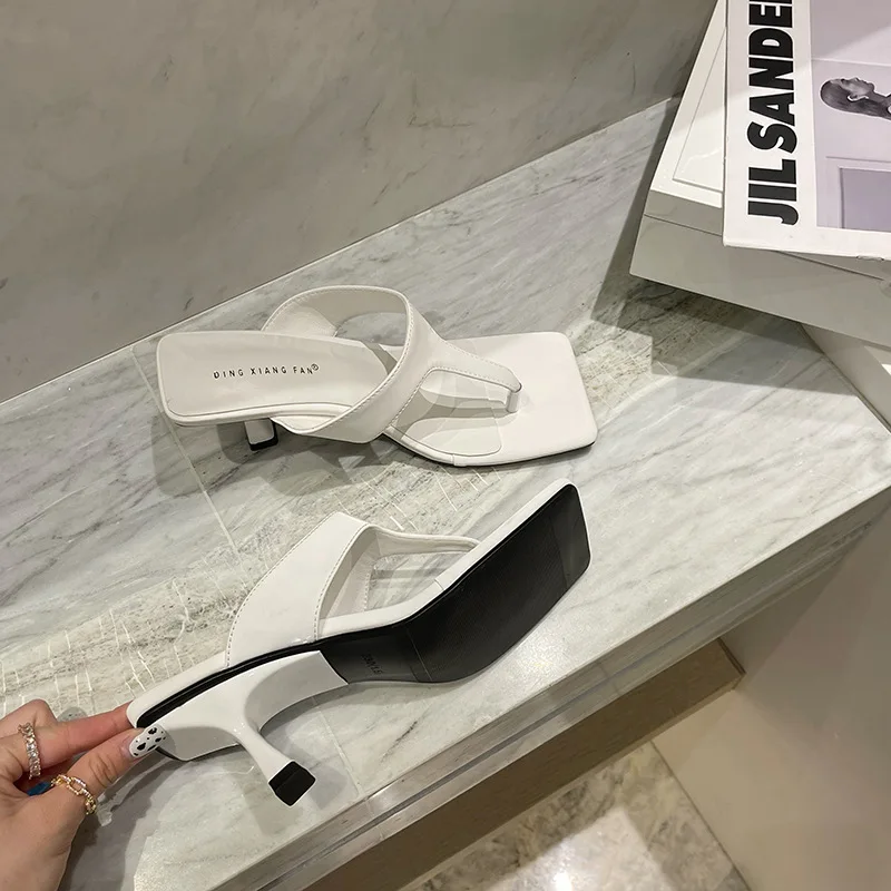 Thin Heels Low Shoes Slippers Soft Luxury Slides Square Toe Rubber Flip Flops Slipers Women Heeled Mules Comfort Designer Hawaii 
Thin Heels Low Shoes Slippers Soft Luxury Slides Square Toe Rubber Flip Flops Slipers Women Heeled Mules Comfort Designer Hawaii