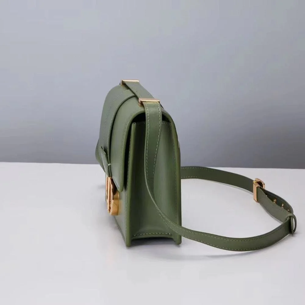 Luxury brand women's cloud bag leather soft shoulder bag 2021 spring and summer new fashion crossbody bags for women
Luxury brand women's cloud bag leather soft shoulder bag 2021 spring and summer new fashion crossbody bags for women