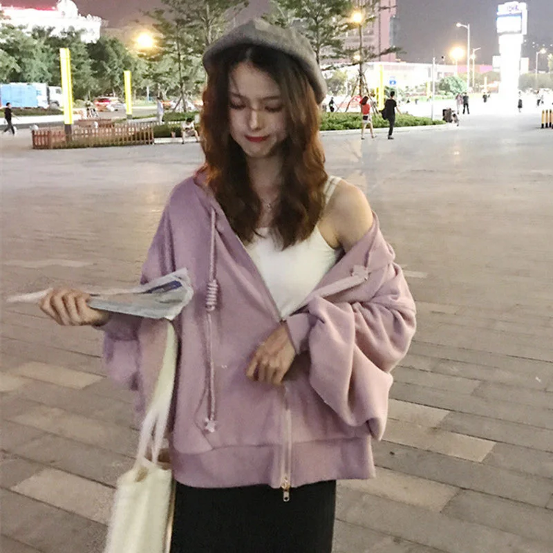 Женская укороченная Толстовка Осень-зима 2021
Женская укороченная Толстовка Осень-зима 2021