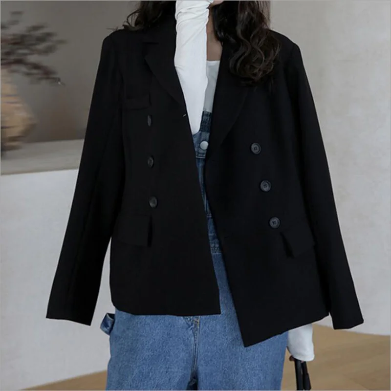 Куртка женская демисезонная, однотонная, двубортная, с декоративными карманами
Куртка женская демисезонная, однотонная, двубортная, с декоративными карманами