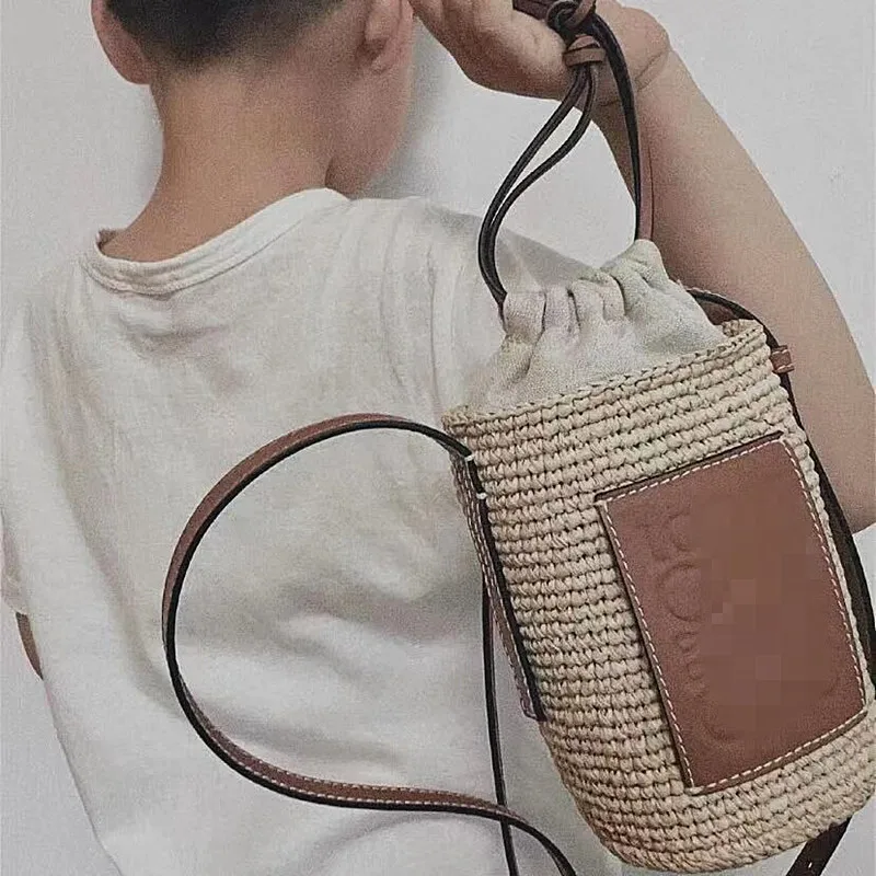 Bucket-Shaped Straw Woven Bag Designer Female Bag The Same Style Beach Bag Shoulder Messenger Bags Vacation Woven Female Bag
Bucket-Shaped Straw Woven Bag Designer Female Bag The Same Style Beach Bag Shoulder Messenger Bags Vacation Woven Female Bag