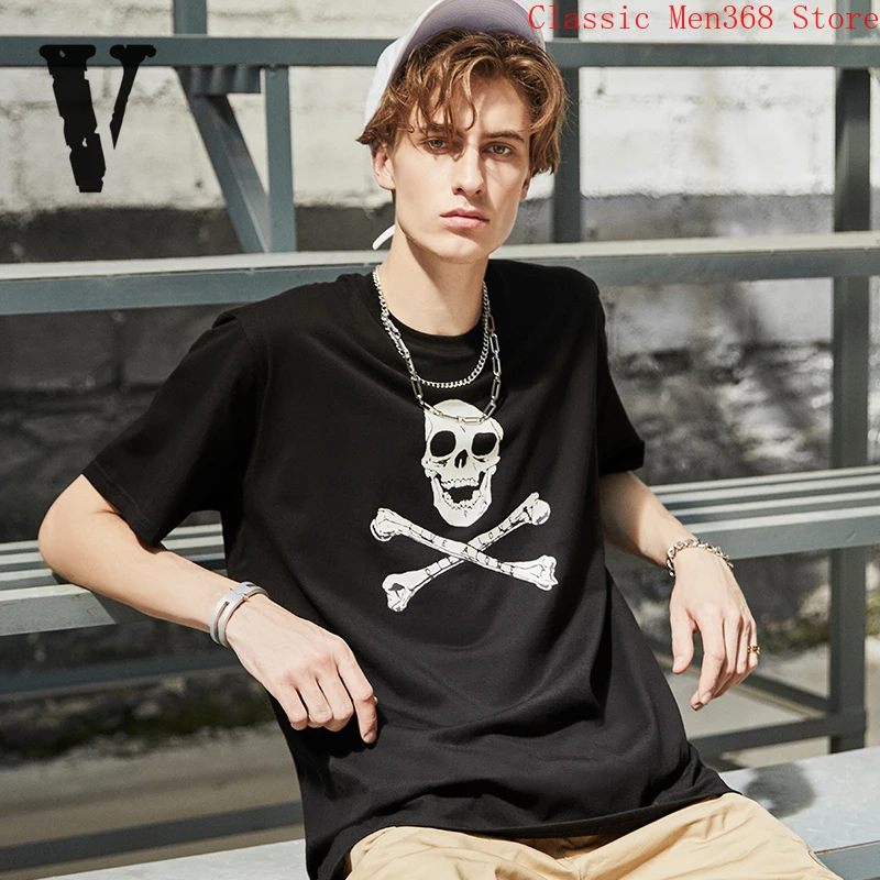 Мужская футболка с коротким рукавом VLONE, в стиле хип-хоп, с большим V-образным вырезом
Мужская футболка с коротким рукавом VLONE, в стиле хип-хоп, с большим V-образным вырезом