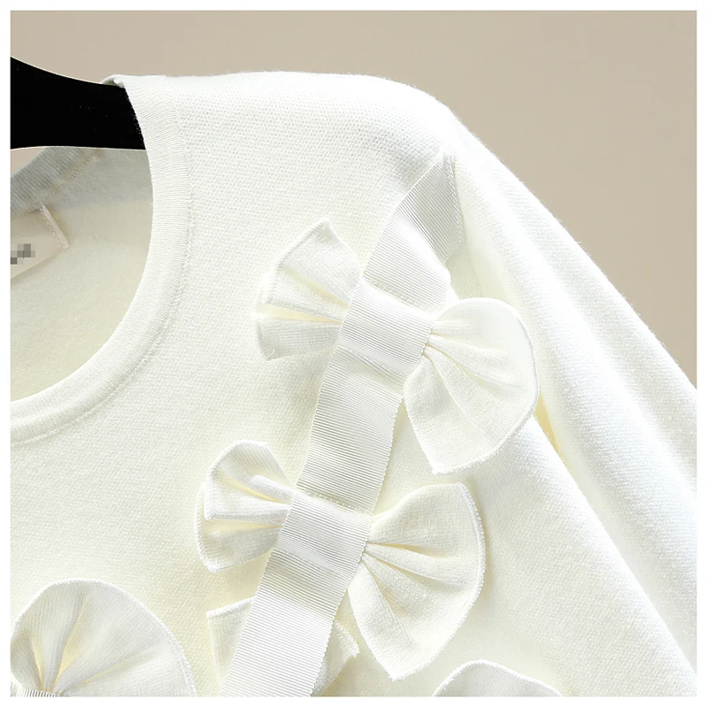 2020 Women's Stitching Fashion Three-Dimensional Bow Decoration Round Neck Pullover Knitted Sweater New Female Chuc Knit Top
2020 Women's Stitching Fashion Three-Dimensional Bow Decoration Round Neck Pullover Knitted Sweater New Female Chuc Knit Top