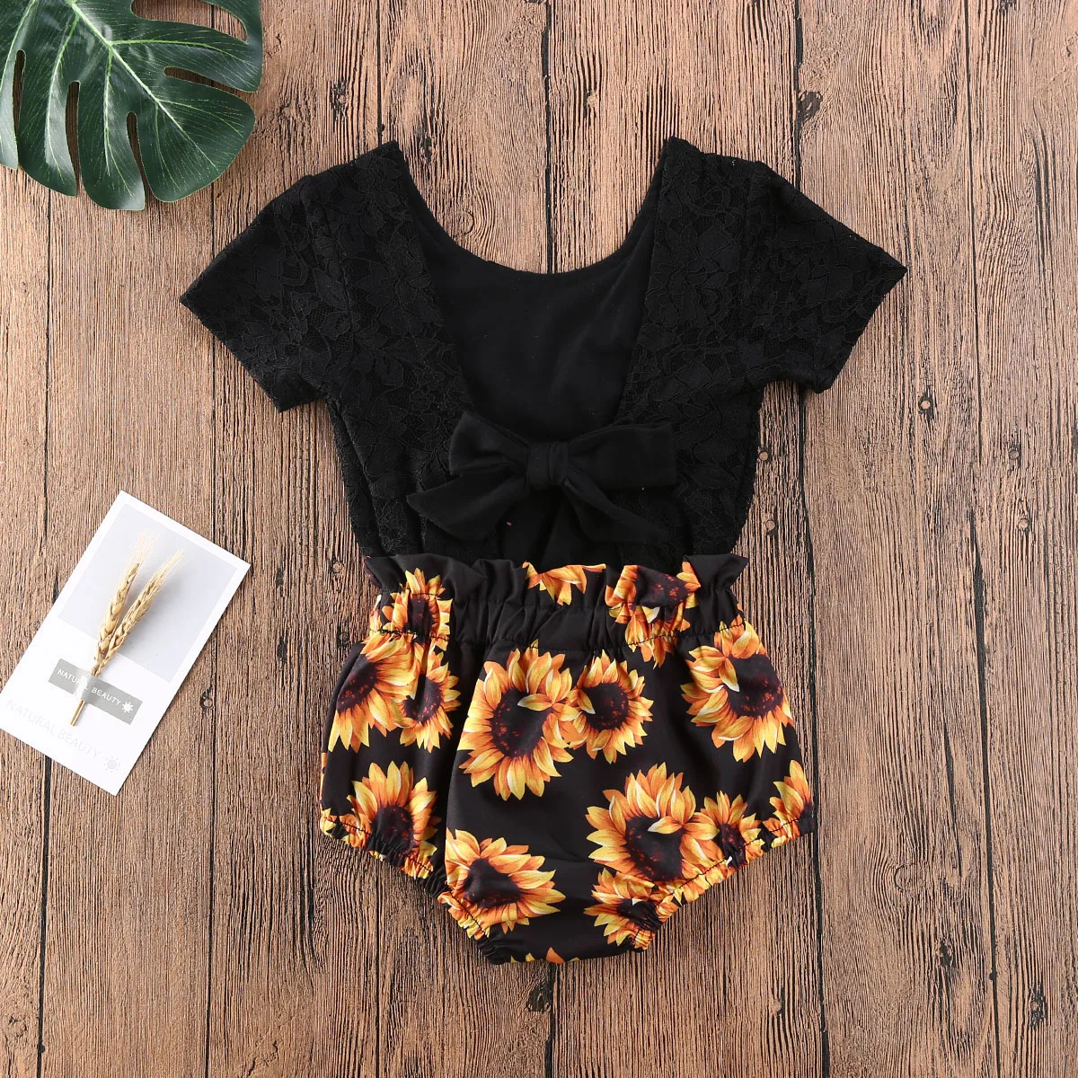 2020 Newest Hot Baby Summer Clothing Girls Outfit Short Sleeve Floral Ruffle Sun Flower Print Bodysuit Black Lace Jumpsuit
2020 Newest Hot Baby Summer Clothing Girls Outfit Short Sleeve Floral Ruffle Sun Flower Print Bodysuit Black Lace Jumpsuit