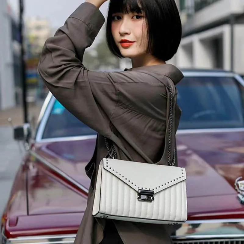 Genuine leather Handbags 2021 New Spring simple fashion handbags famous brand chain shoulder bag messenger small square bag
Genuine leather Handbags 2021 New Spring simple fashion handbags famous brand chain shoulder bag messenger small square bag
