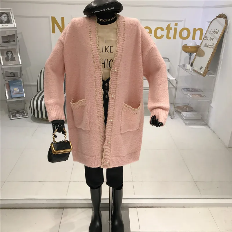 Temperament Vintage Knitted Cardigan Women's Spring 2021 Niche Design New Lazy Style And Versatile Pearl Single Breasted Coat
Temperament Vintage Knitted Cardigan Women's Spring 2021 Niche Design New Lazy Style And Versatile Pearl Single Breasted Coat