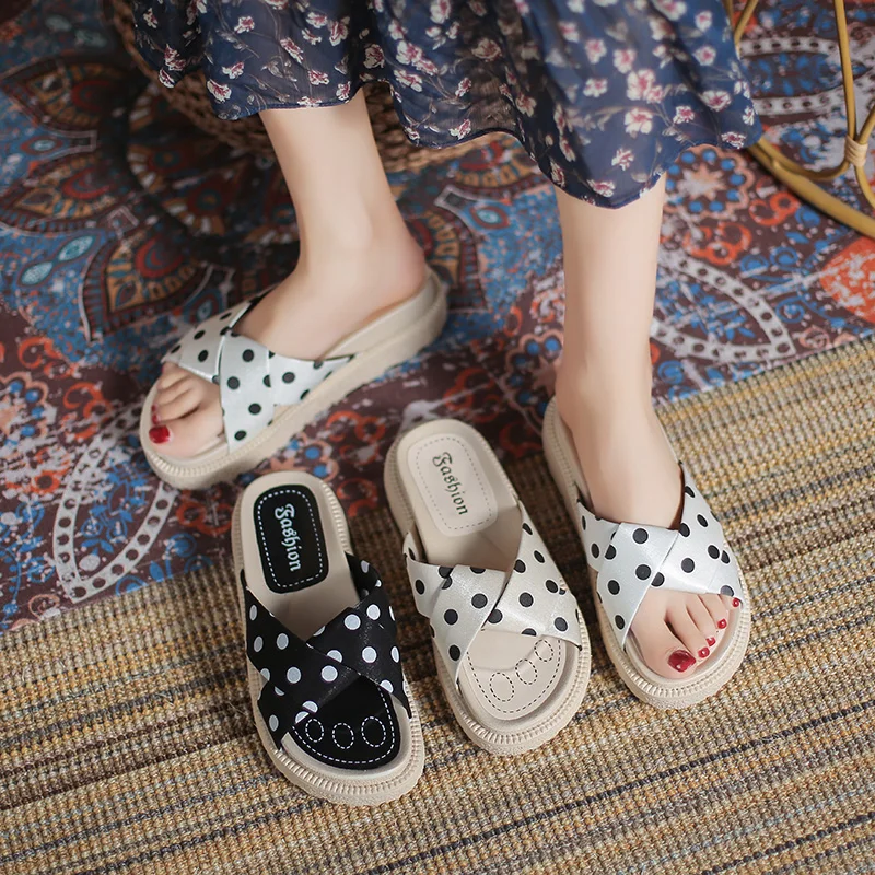Shoes Woman 2021 Female Slippers Luxury Slides Platform Med New Designer Flat Summer Beach PU Rome Shoes Woman's Slippers Luxury
Shoes Woman 2021 Female Slippers Luxury Slides Platform Med New Designer Flat Summer Beach PU Rome Shoes Woman's Slippers Luxury