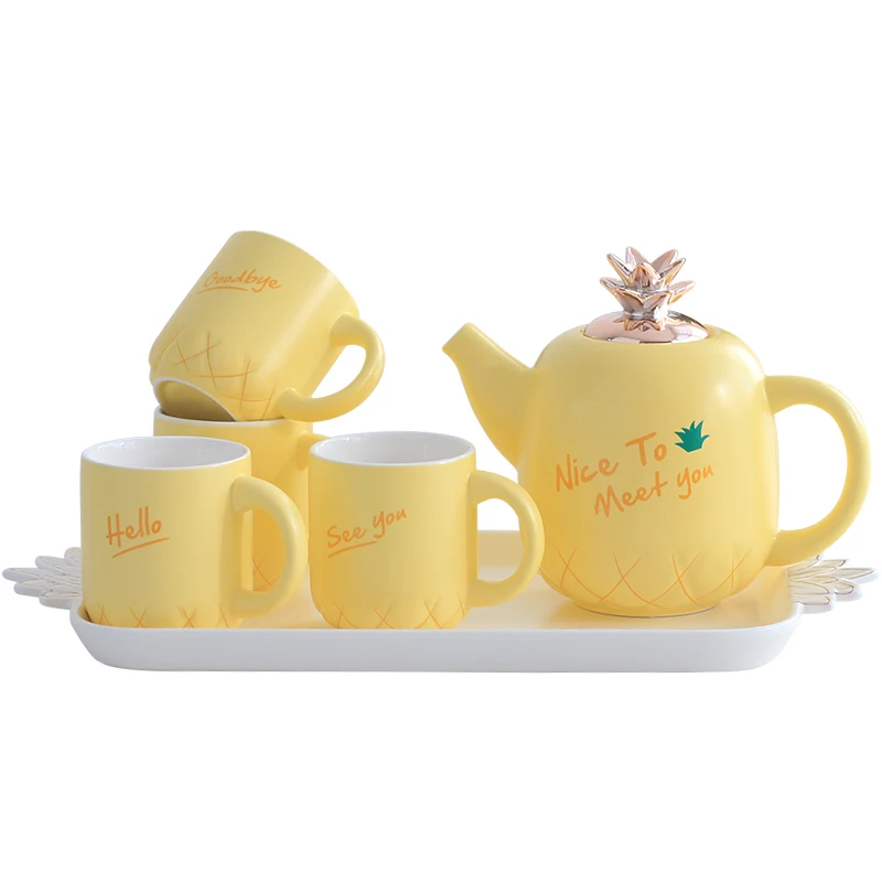 EUROPEAN-STYLE CERAMIC PINEAPPLE COLD KETTLE SET HOME TEA SET CUTE CUP WITH HEAT-RESISTANT SIMPLE BONE CHINA WATER SET WITH TRAY
EUROPEAN-STYLE CERAMIC PINEAPPLE COLD KETTLE SET HOME TEA SET CUTE CUP WITH HEAT-RESISTANT SIMPLE BONE CHINA WATER SET WITH TRAY