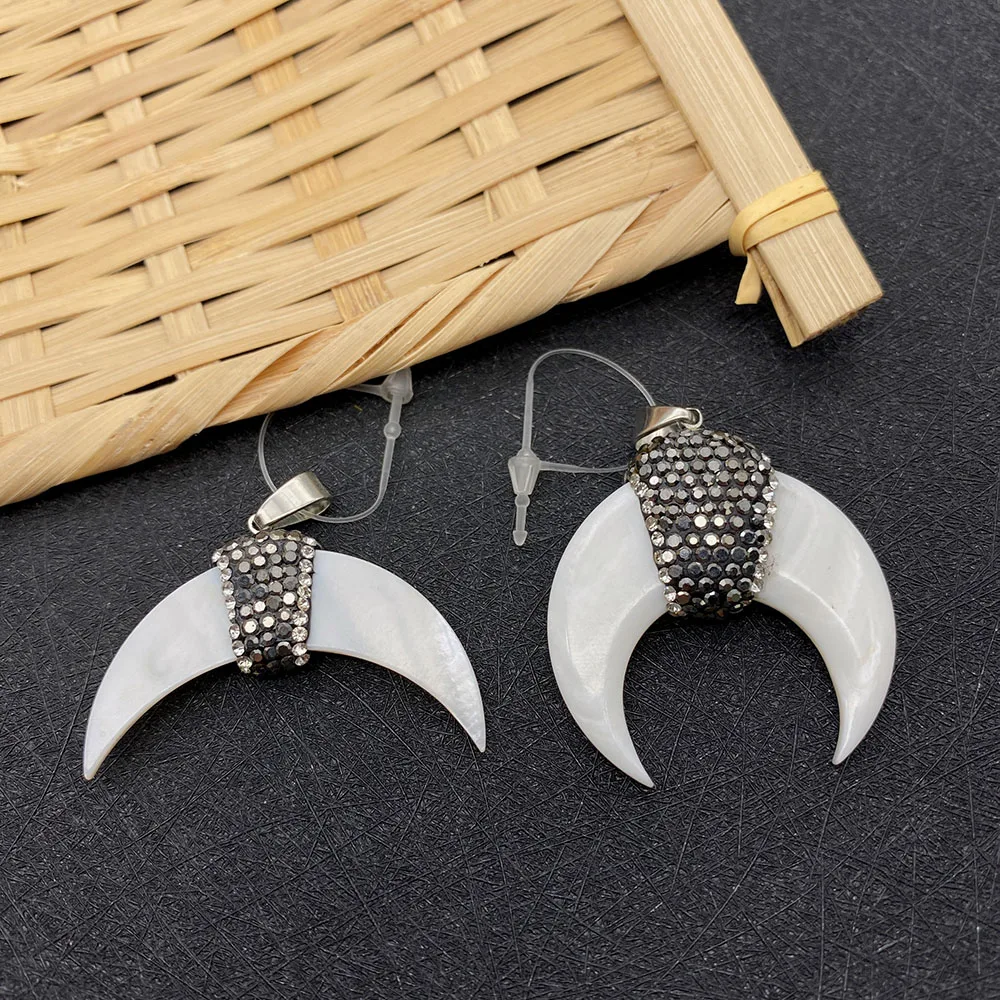 1 Piece of Black and White Double Horn Moon Pendant Paved with Rhinestone Crystals DIY Charm Necklace Jewelry Making Amulet
1 Piece of Black and White Double Horn Moon Pendant Paved with Rhinestone Crystals DIY Charm Necklace Jewelry Making Amulet