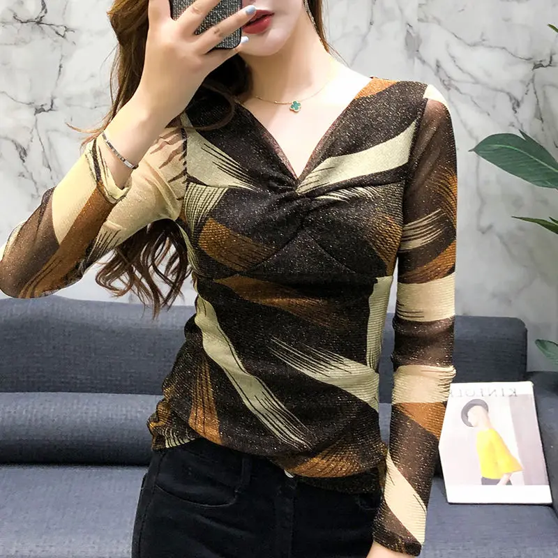 Женская блузка с длинным рукавом, V-образным вырезом
Женская блузка с длинным рукавом, V-образным вырезом