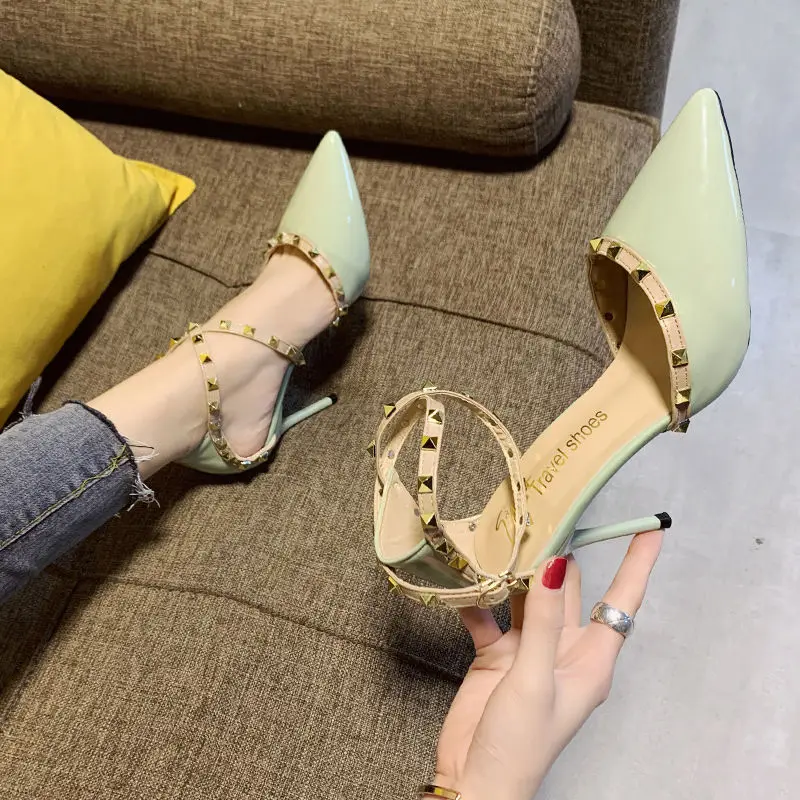 35-39 size Summer women shoes 7-8cm high heel pointed Toe women sandals fashion thin heel sandals party ladies bling shoes
35-39 size Summer women shoes 7-8cm high heel pointed Toe women sandals fashion thin heel sandals party ladies bling shoes