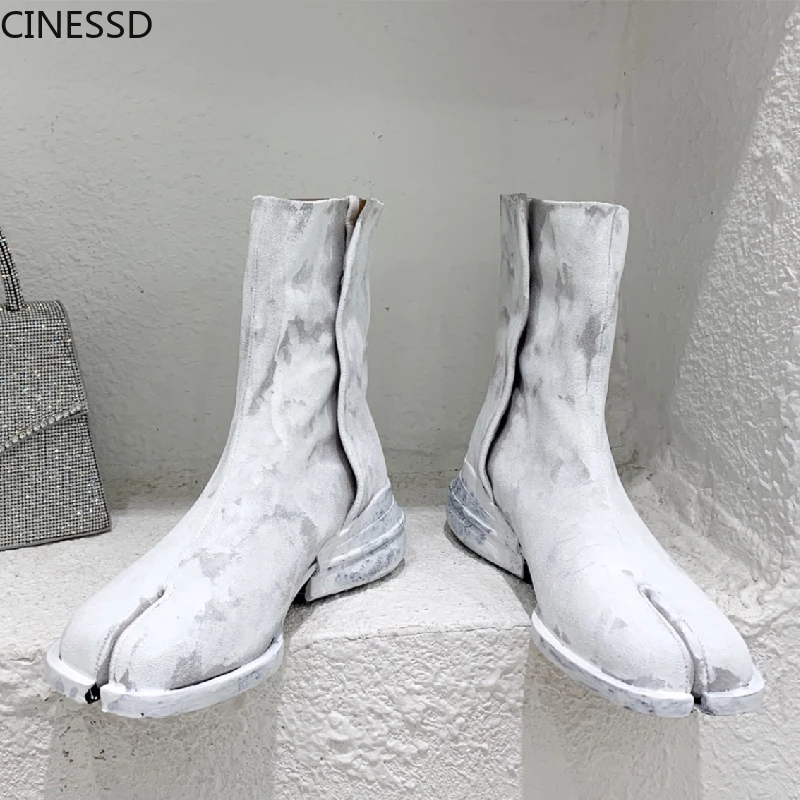 Split Toe Air Cushion Women Ninja Tabi Ankle Boots Cow Leather MM6 Graffiti Paint Genuine Leather 4cm Heel Real Leather Shoes
Split Toe Air Cushion Women Ninja Tabi Ankle Boots Cow Leather MM6 Graffiti Paint Genuine Leather 4cm Heel Real Leather Shoes