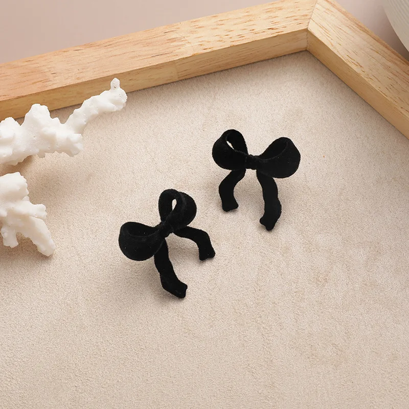 Vintage Red Black Velvet Bowknot Earrings for Women Girls Metal Alloy Cross Knot Drop Earrings Statement Party Jewelry Gifts
Vintage Red Black Velvet Bowknot Earrings for Women Girls Metal Alloy Cross Knot Drop Earrings Statement Party Jewelry Gifts