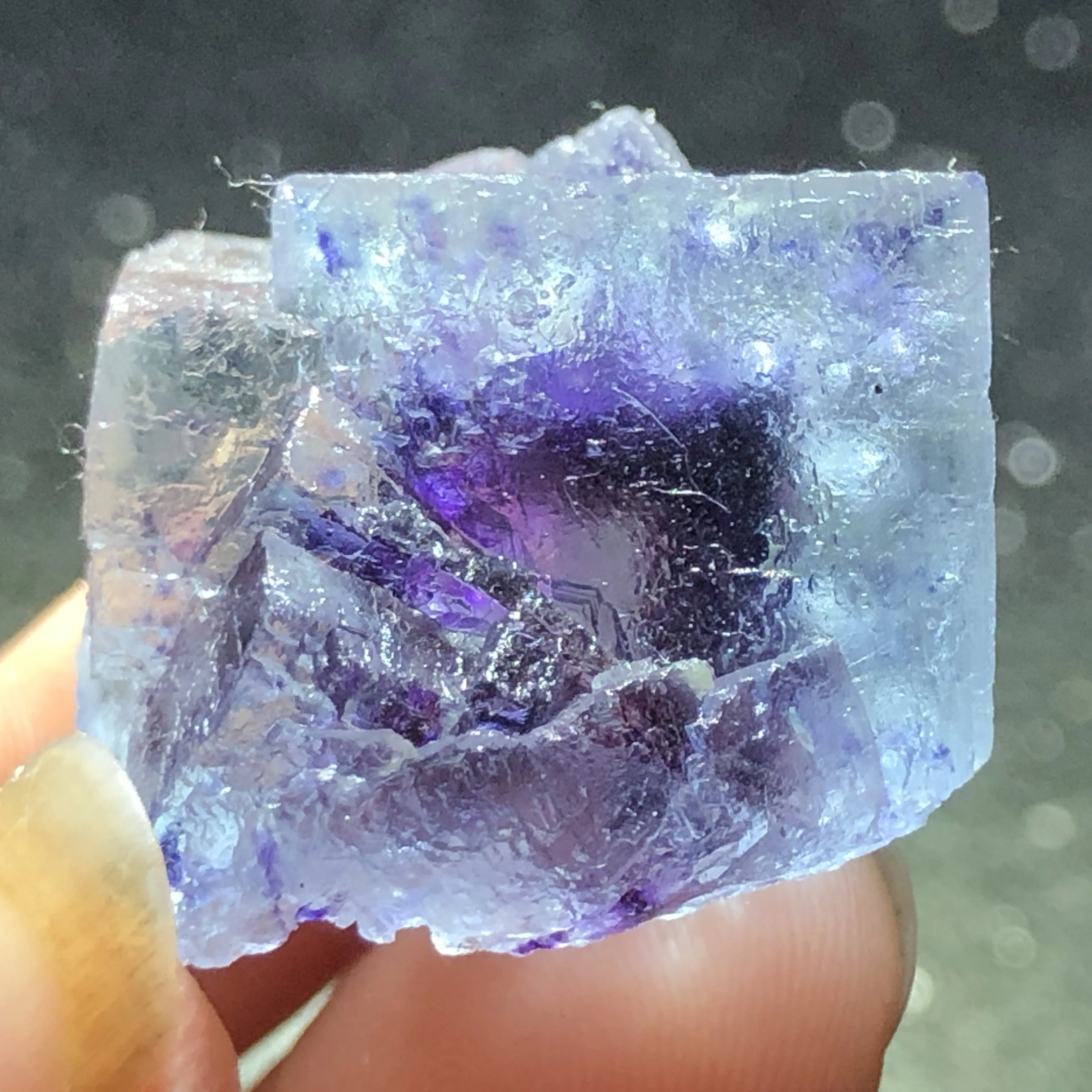 

15.5gNatural purple fluorite mineral healing energy ring vein teaching specimen stone home decoration collection ornaments