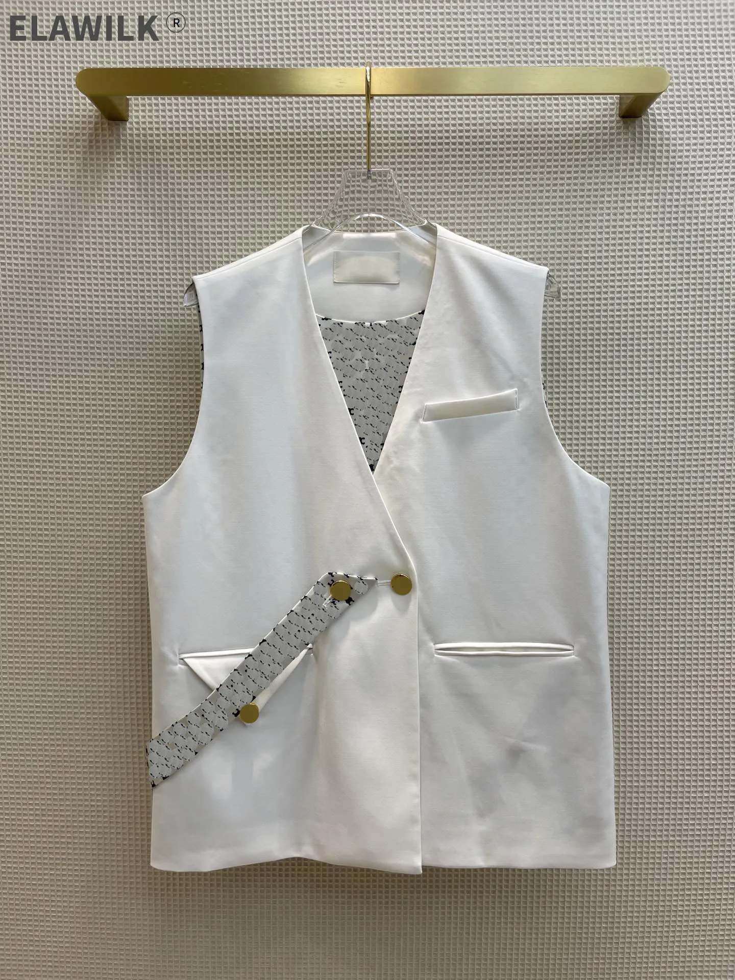 Luxury Brand Solid Vest Jacket Women Autumn 2021 Mutil Pocket Design Double Breasted Sleeveless Jacket Fashion V-neck Vest Coats
Luxury Brand Solid Vest Jacket Women Autumn 2021 Mutil Pocket Design Double Breasted Sleeveless Jacket Fashion V-neck Vest Coats