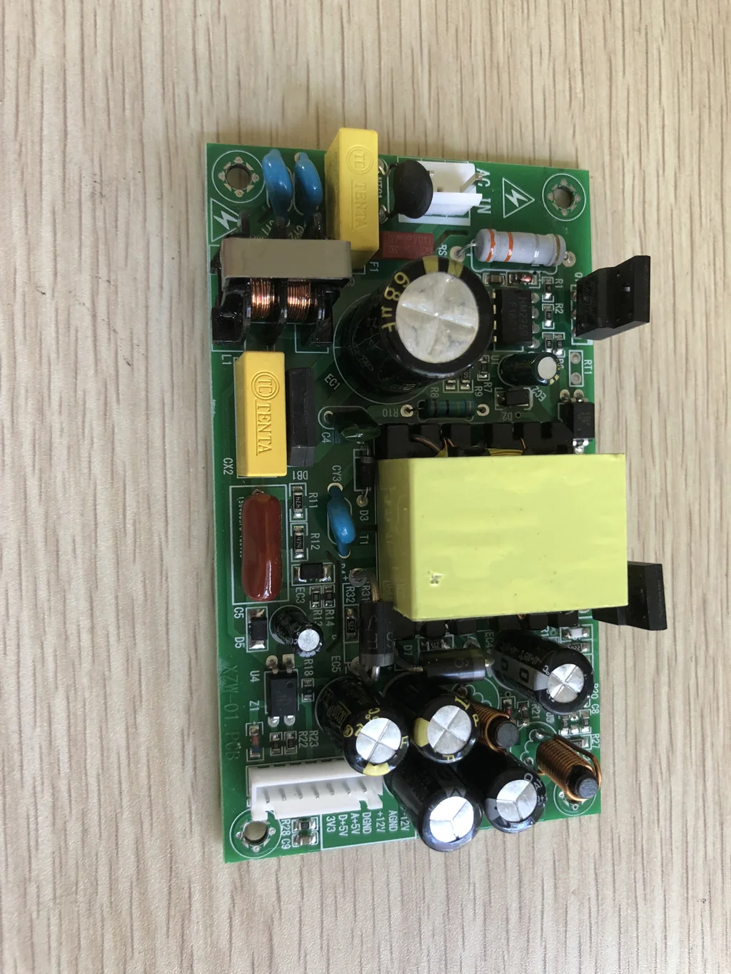 Preamp / Processor / Effect Switching Power Supply
Preamp / Processor / Effect Switching Power Supply