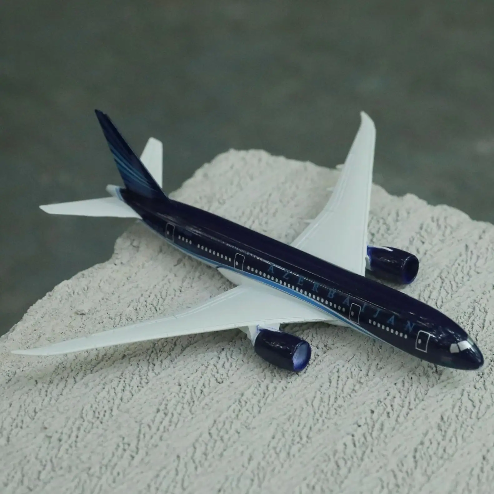 Azerbaijian Airways Boeing 787 Aircraft Alloy Diecast Model 15cm Aviation Collectible Miniature Souvenir Ornament
Azerbaijian Airways Boeing 787 Aircraft Alloy Diecast Model 15cm Aviation Collectible Miniature Souvenir Ornament