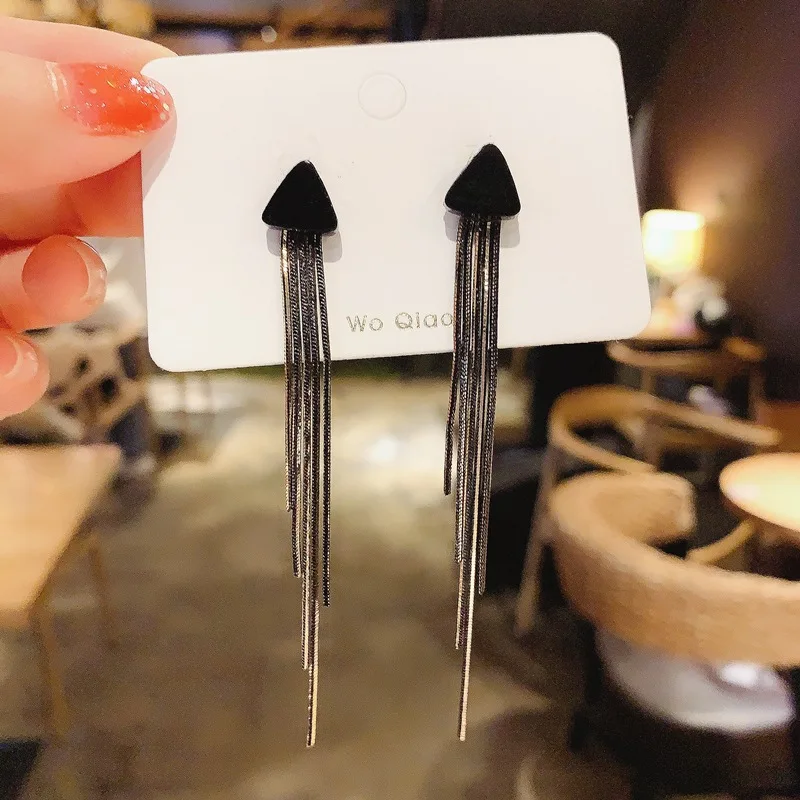 Korean temperament S925 silver needle cool black street tassel ring 2020 new trendy ear style net red ornaments female
Korean temperament S925 silver needle cool black street tassel ring 2020 new trendy ear style net red ornaments female