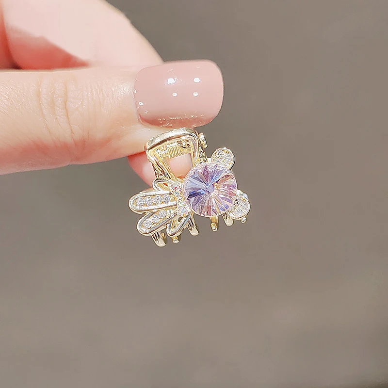 Новинка 2020, модные милые шпильки с имитацией кристаллов и челкой медвежонком, весенний зажим для волос для девушек, держатель для сломанных ...
Новинка 2020, модные милые шпильки с имитацией кристаллов и челкой медвежонком, весенний зажим для волос для девушек, держатель для сломанных ...