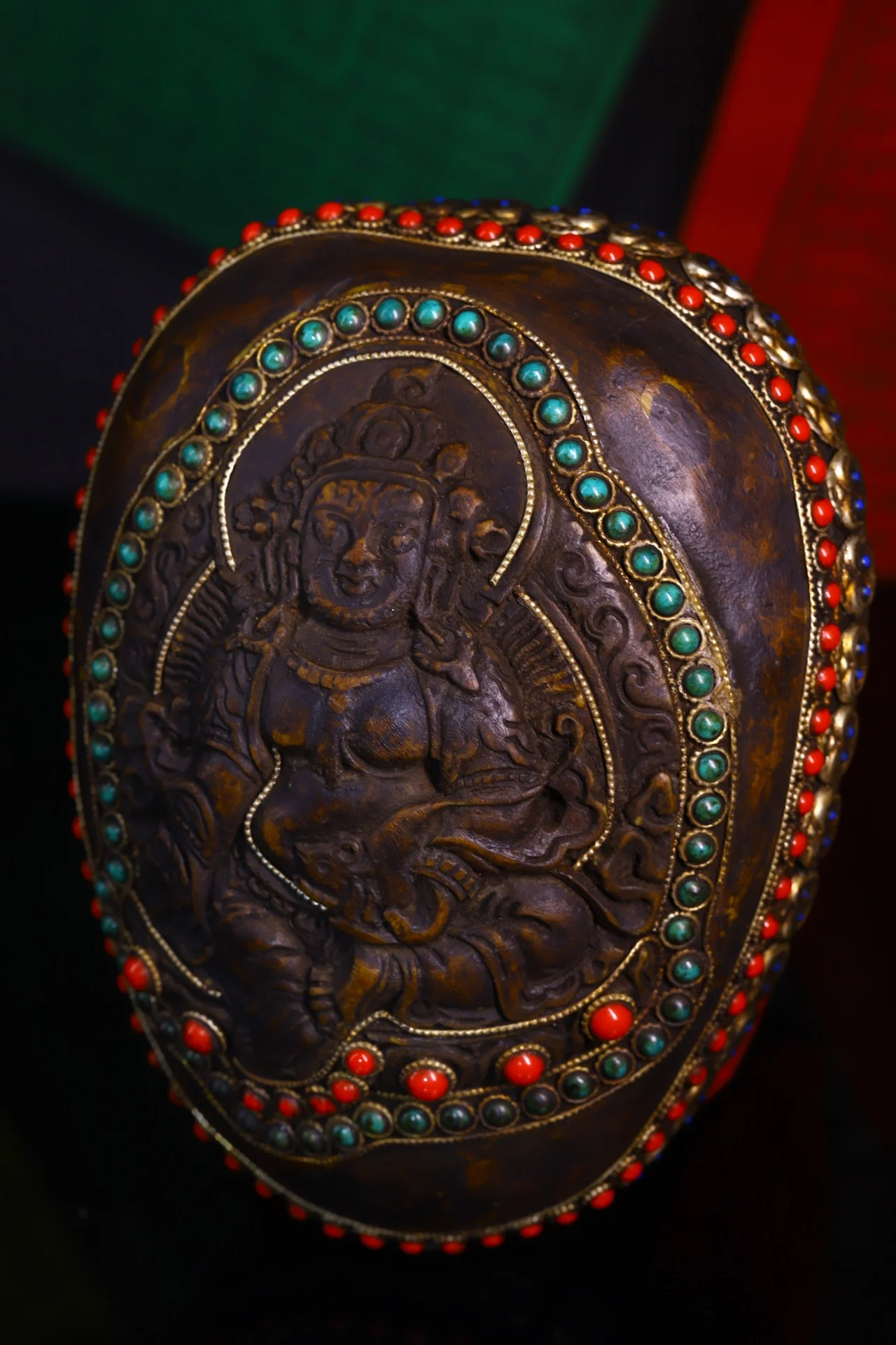 7"Tibet Temple Collection Old Tibetan silver Skull mosaic gem Huang Caishen Kapala Bowl cup Gabala Bowl Town House Exorcism
7"Tibet Temple Collection Old Tibetan silver Skull mosaic gem Huang Caishen Kapala Bowl cup Gabala Bowl Town House Exorcism