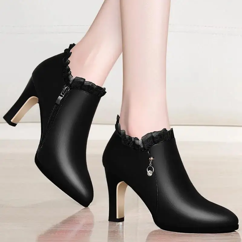 Женские Классические черные ботинки из искусственной кожи с острым носком и боковой молнией на высоком каблуке, женские классические черны...
Женские Классические черные ботинки из искусственной кожи с острым носком и боковой молнией на высоком каблуке, женские классические черны...
