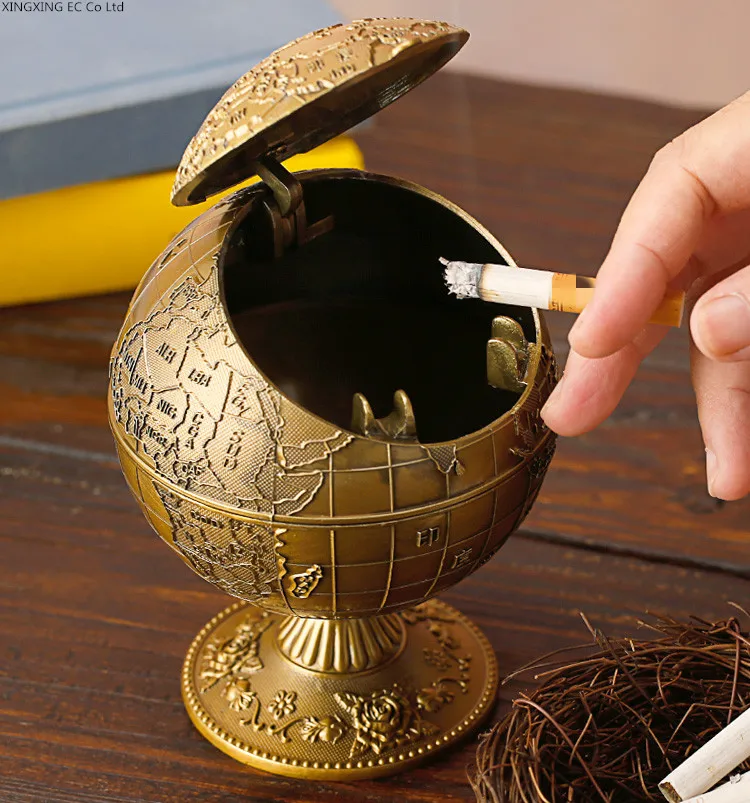 Nordic Metal Sealed Ashtray Household Ashtray Simple Retro Gold with Cover Office Living Room Smoking Accessories Car Portable 
Nordic Metal Sealed Ashtray Household Ashtray Simple Retro Gold with Cover Office Living Room Smoking Accessories Car Portable