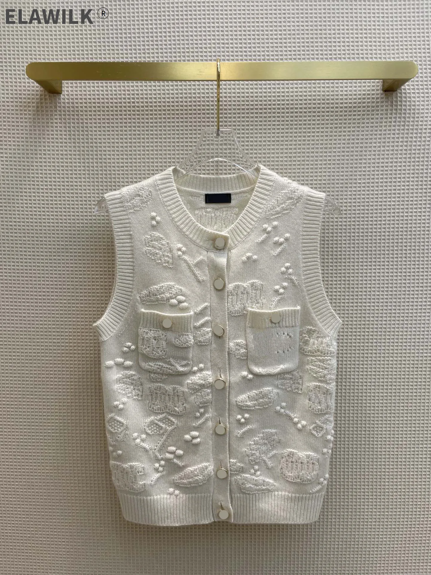 High-end 84% Cashmere Cardigan Sweater Women Luxury Brand Embossing Jacquard Sleeveless Cardigan Casual Sweater Lady Autumn 2021
High-end 84% Cashmere Cardigan Sweater Women Luxury Brand Embossing Jacquard Sleeveless Cardigan Casual Sweater Lady Autumn 2021