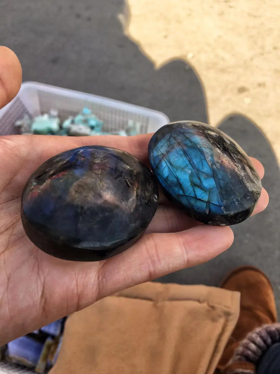 The latest natural crystal labradorite hand-polished special oval playing with rainbow
The latest natural crystal labradorite hand-polished special oval playing with rainbow
