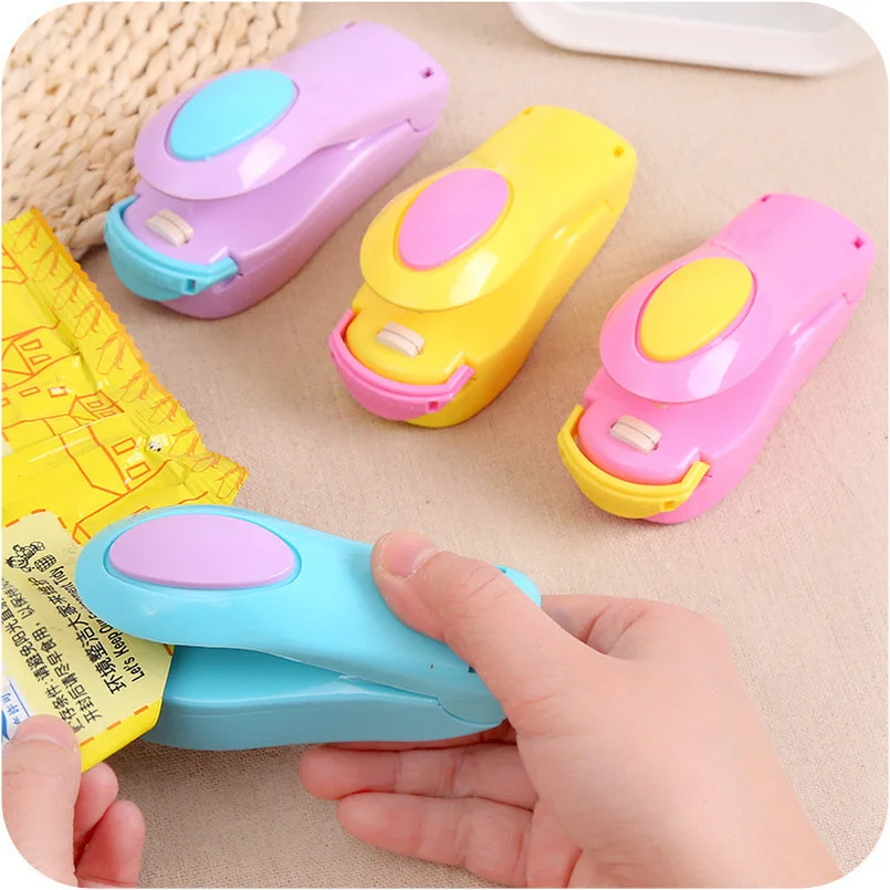Mini Portable Food Clip Heat Sealing Machine Sealer Home Snack Bag Sealer Kitchen Accessories Tools Kitchen Utensils Gadget Item
Mini Portable Food Clip Heat Sealing Machine Sealer Home Snack Bag Sealer Kitchen Accessories Tools Kitchen Utensils Gadget Item