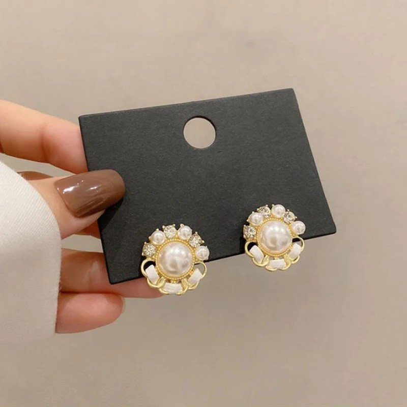 Vintage Temperament Elegant Simulated Pearl Rhinestone Round Stud Earrings 2021 Trend For Women Girls Party Travel Jewelry
Vintage Temperament Elegant Simulated Pearl Rhinestone Round Stud Earrings 2021 Trend For Women Girls Party Travel Jewelry